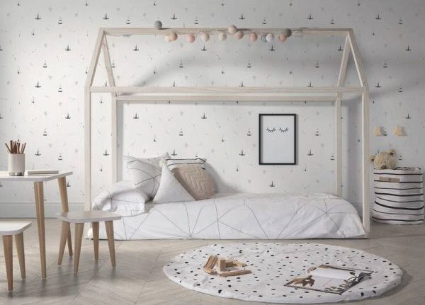 Ideas de decoración infantil Montessori. La habitación refleja un ambiente acogedor y estimulante, perfecto para inspirar aprendizaje y exploración en los más pequeños.